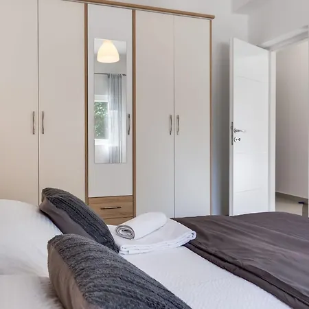 Branka By Interhome * Pridraga